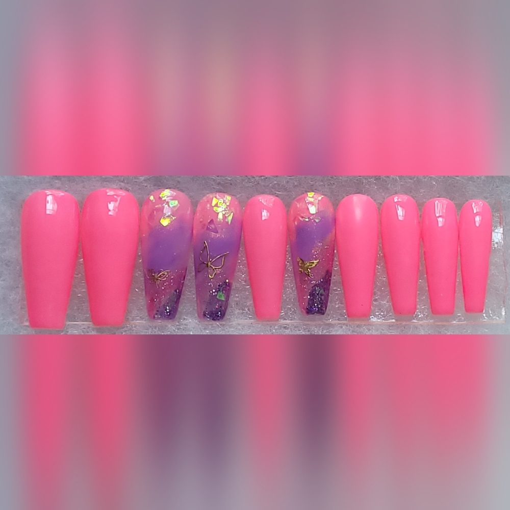 Pretty in Pink marble nails